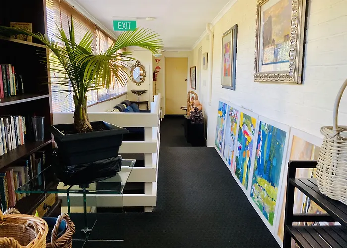 Mews Motel